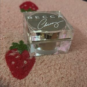 BECCA Chrissy Compact Highlighter - Champagne Gold